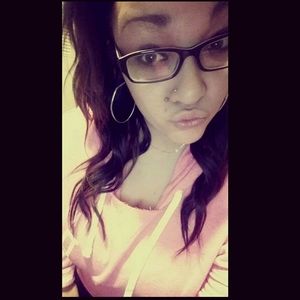 Meet your Posher, Amanda mena