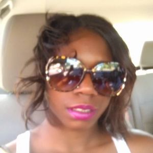 Meet your Posher, Evette