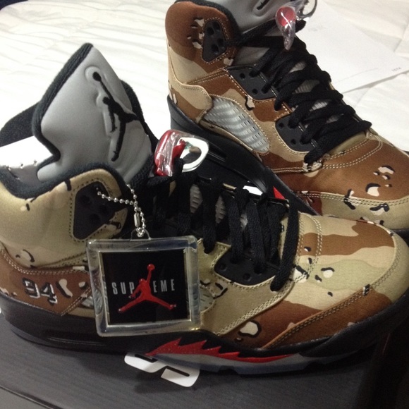 Supreme Jordan 5 Desert Camo Size 9 - Picture 2 of 4