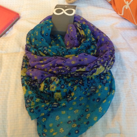 Infiniti scarf