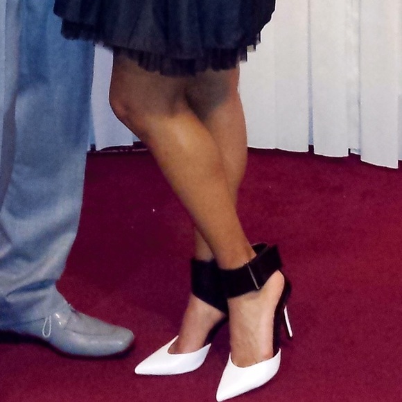 Black and white pointed toe high heels - Picture 2 of 3