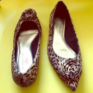 NEVER WORN Anne Klein flats.