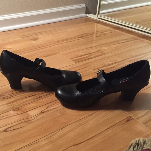 Black low heel shoes