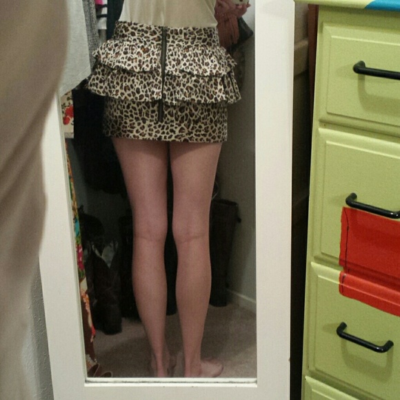 DONATED-NWT Leopard Peplum Mini Skirt - Picture 2 of 4