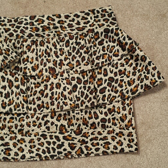 DONATED-NWT Leopard Peplum Mini Skirt - Picture 3 of 4