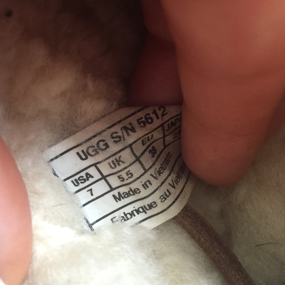 🚫Black UGG slippers w/box🚫 sold in bundle - Picture 3 of 4