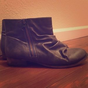 Olsenboye gray booties