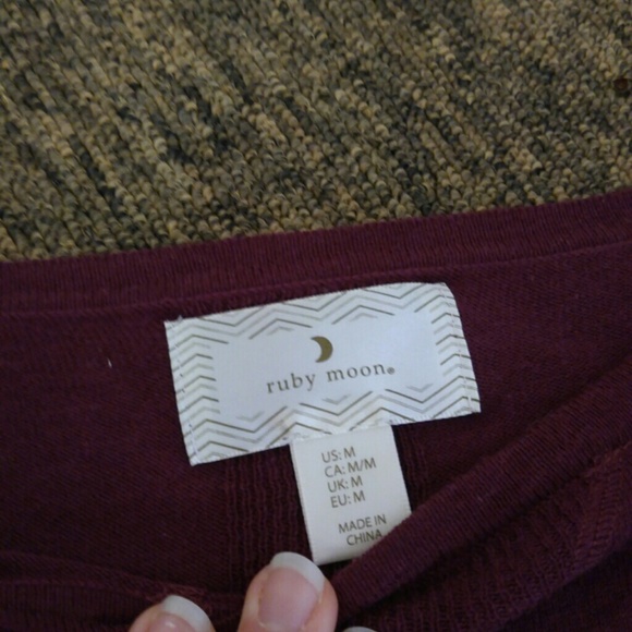 Maroon sweater - Picture 2 of 2