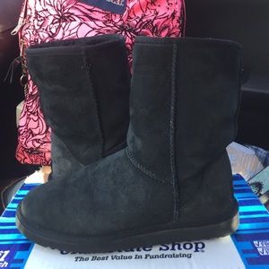 👣 Black Ugg Boots
