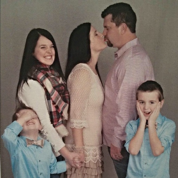 Meet your Posher, Farah - Picture 2 of 3