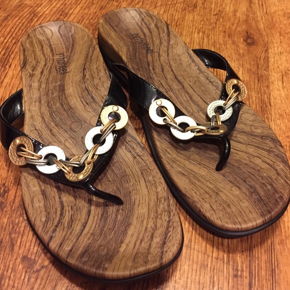 Black Orthaheel Vionic Sandals
