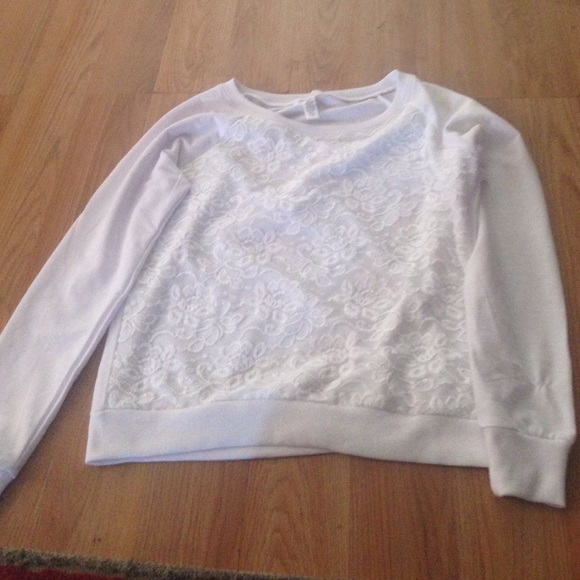 White lace Lon sleeve