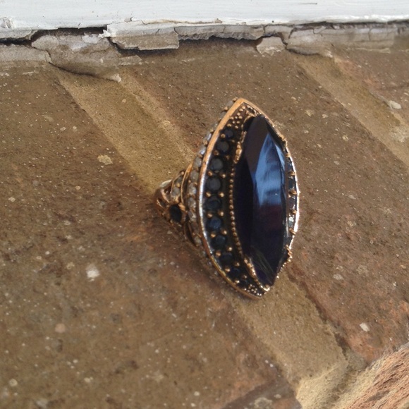 WOW SAPPHIRE TOPAZ RING - Picture 2 of 4