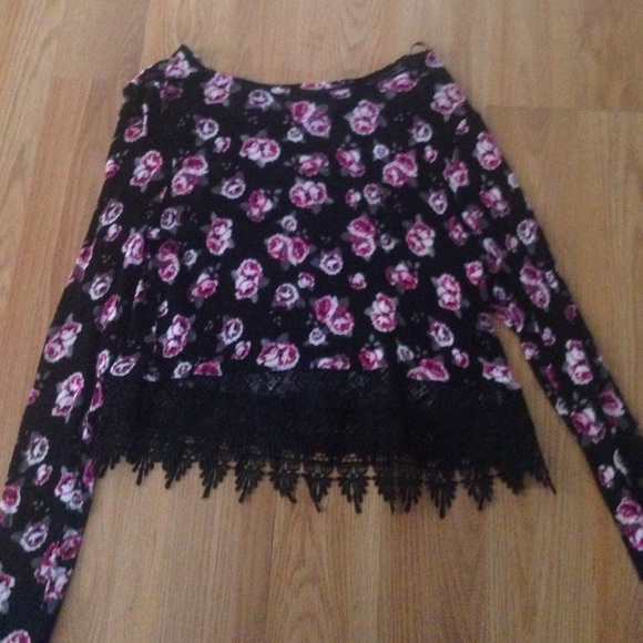 Long sleeve floral shirt .