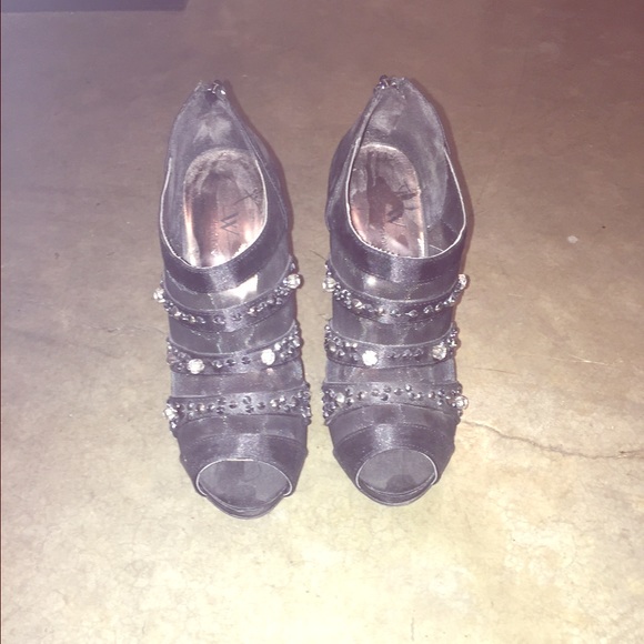 Booties, very cute!