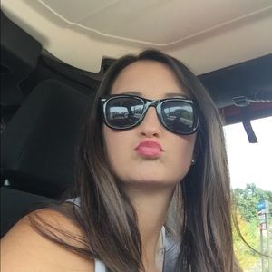 Meet your Posher, Sheena