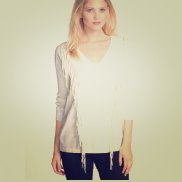 NWTs Vince Camuto Vanilla Fringe Sweater!