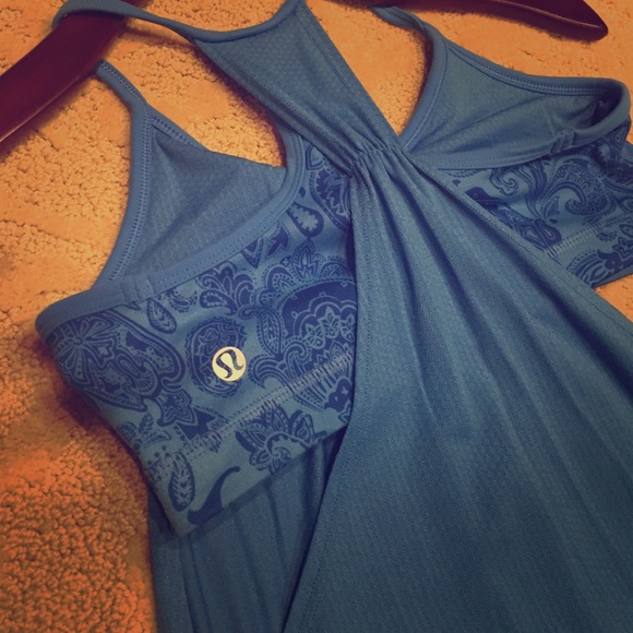 Lululemon loose fitting top with built in bra
