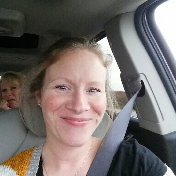 Meet your Posher, Sara - Picture 2 of 2