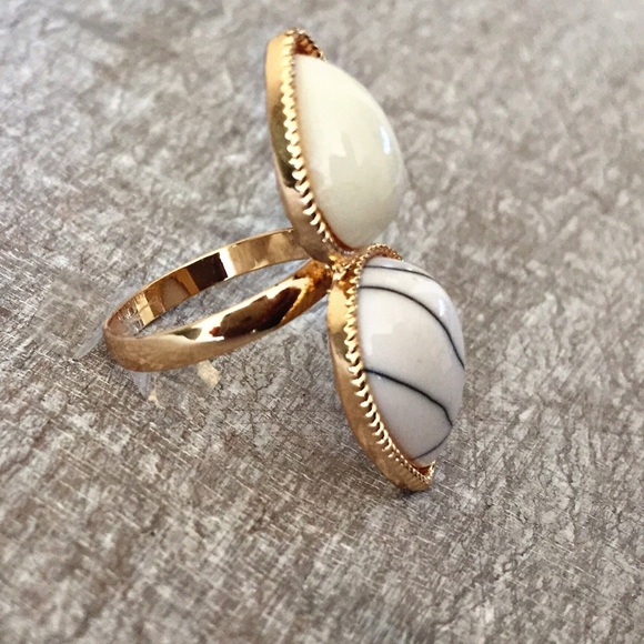 ❗️🚫SOLD❗️Vanilla Gypsy Ring - Picture 2 of 4