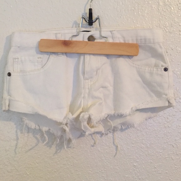 White jeans shorts.