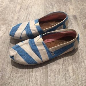Blue and white striped Toms