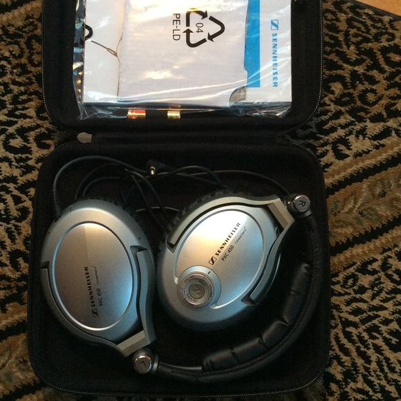 SENNHEISER HEADPHONES NWOT - Picture 1 of 3