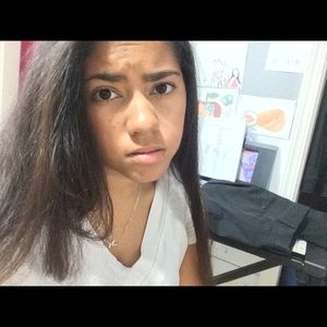 Meet your Posher, Damaris