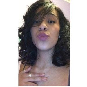 Meet your Posher, Alejandra