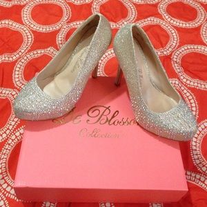 De Blossom collection heels, brand new never worn