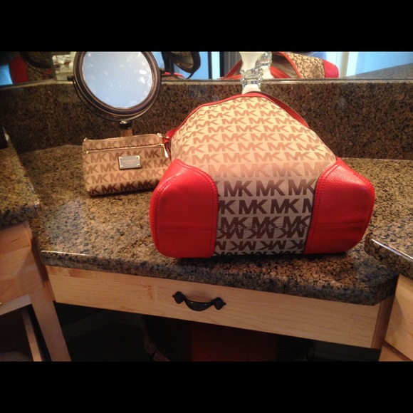 A BAD MK BAG - Picture 4 of 4