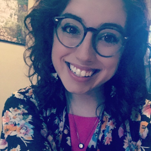 Meet your Posher, Larissa - Picture 2 of 4