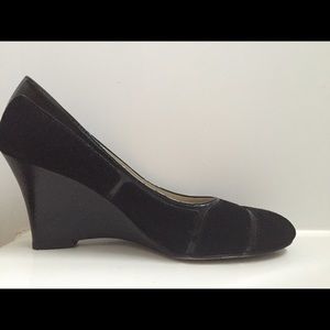 ‼️SOLD‼️ Ellen Tracy Black Patent Trim Wedge Dress Shoes