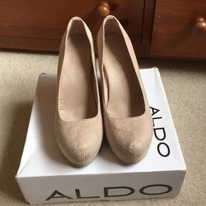 Nude wedges