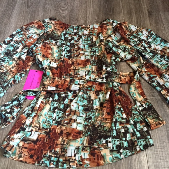 Betsey Johnson Fun Top Blouse V Neck Bell Sleeves - Picture 2 of 4