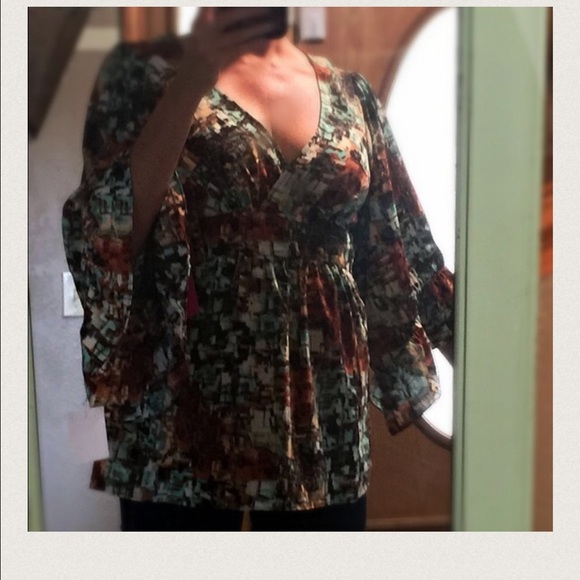 Betsey Johnson Fun Top Blouse V Neck Bell Sleeves - Picture 4 of 4