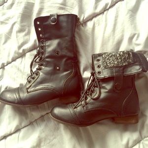Combat boots