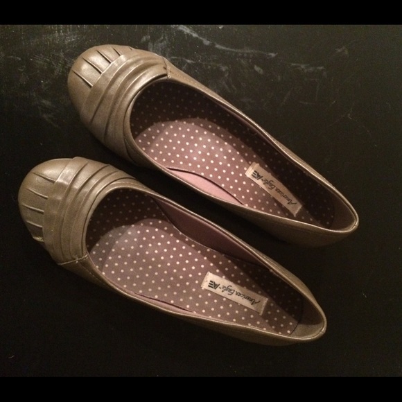 American Eagle flats