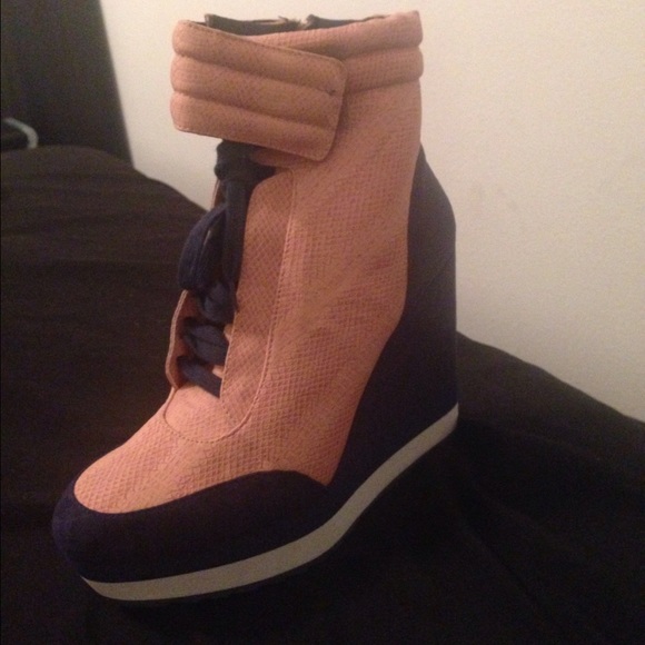 Peach / blue wedge sneakers