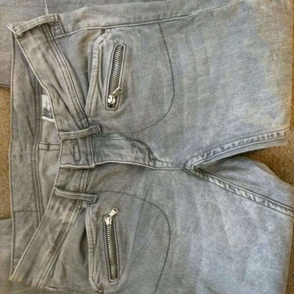 SOLD!! H&M Super Skinny Gray Jeans 26/32
