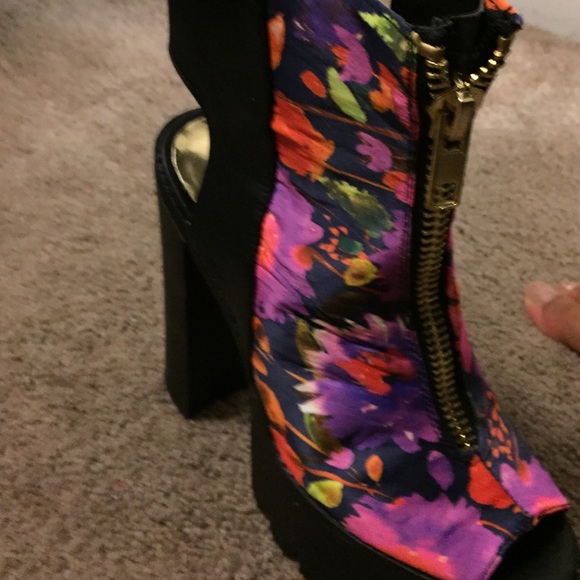 Platform heels - Picture 2 of 2