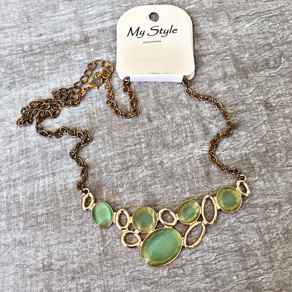 ❗️🚫SOLD❗️The Green Mystics Necklace - Picture 2 of 4