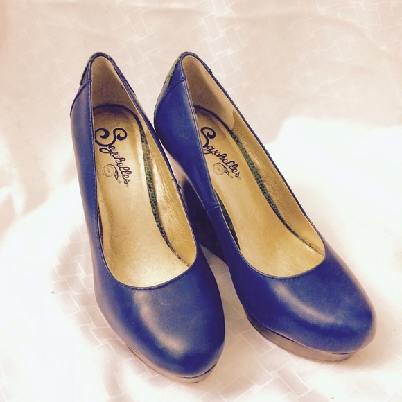 Seychelles sixth sense pumps in navy 6.5