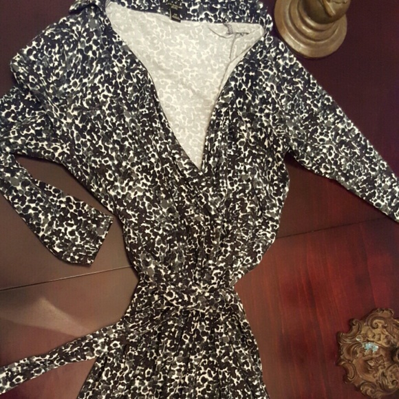 Banana republic  semi wrap dress - Picture 2 of 4