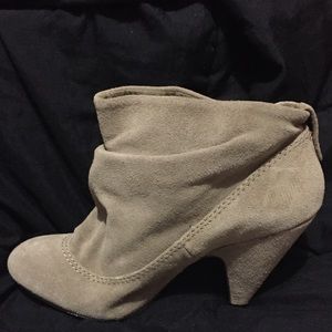 Size 9 Steve Madden bootie.