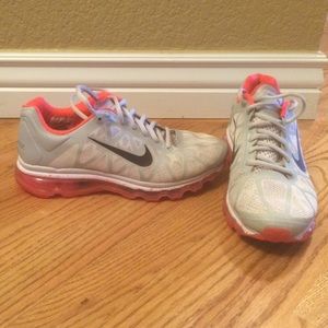 Nike air women's size 9