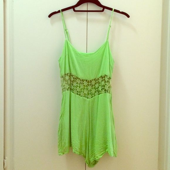 SOLD🚫LF Lime green romper with floral band cutout