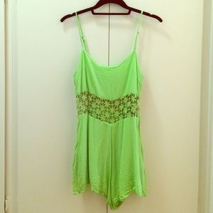 SOLD🚫LF Lime green romper with floral band cutout