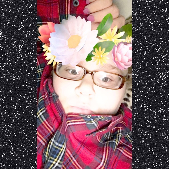 Meet your Posher, Selena - Picture 1 of 1