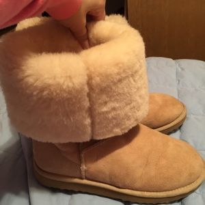 Tan barely used uggs, look very good